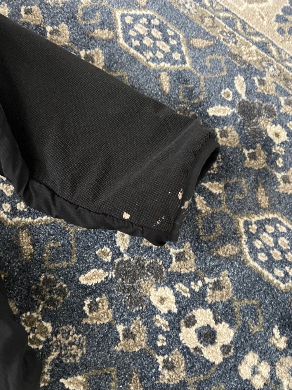 The North Face Black Men's Insulated Puffer Jacket - Picture 8 of 8